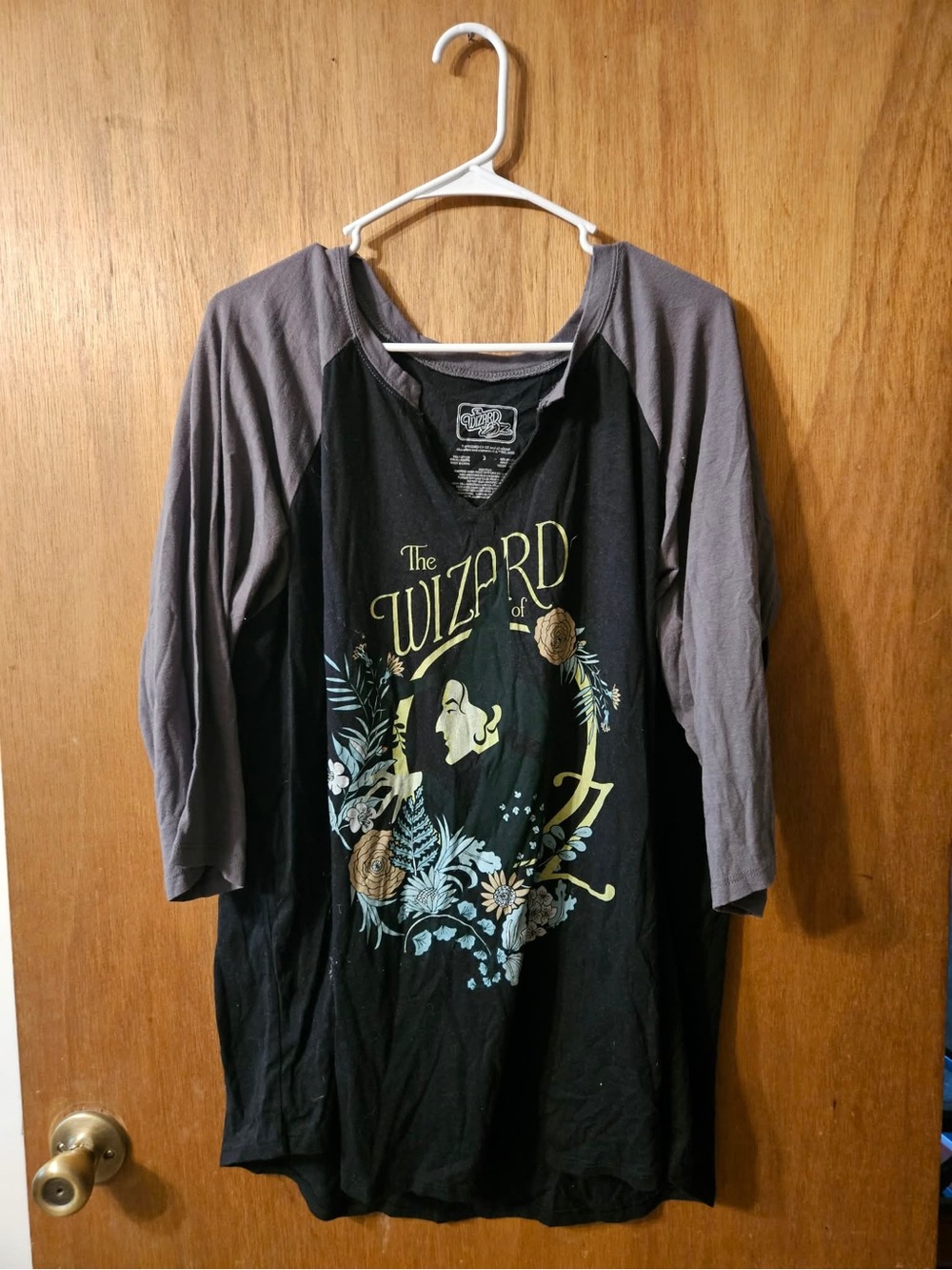 Wizard of Oz Torrid Black & Gray Raglan Womens Graphic Top